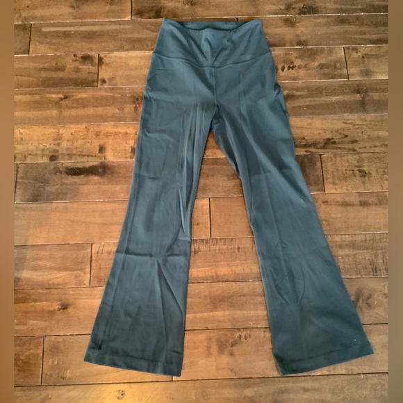 Lululemon Yoga Pants - Picture 1 of 3